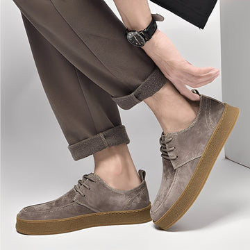 Riordan - Élégants sneakers plats en daim pour hommes